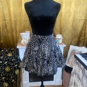 Retro Y2K - Forever 21 - lightweight, cotton floral mini skirt- elastic waist